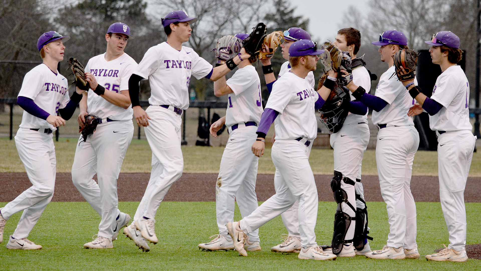 Bats Come to Life in Blowout Victory for No. 9 Taylor