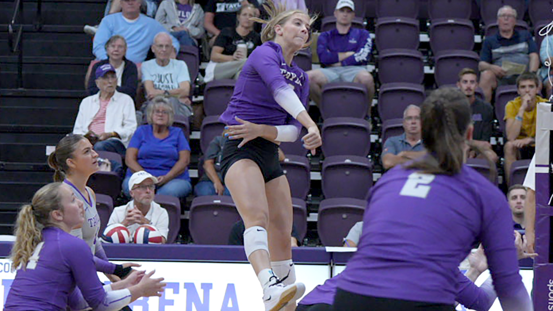 Strong Start Fades for Volleyball at No. 5 IWU